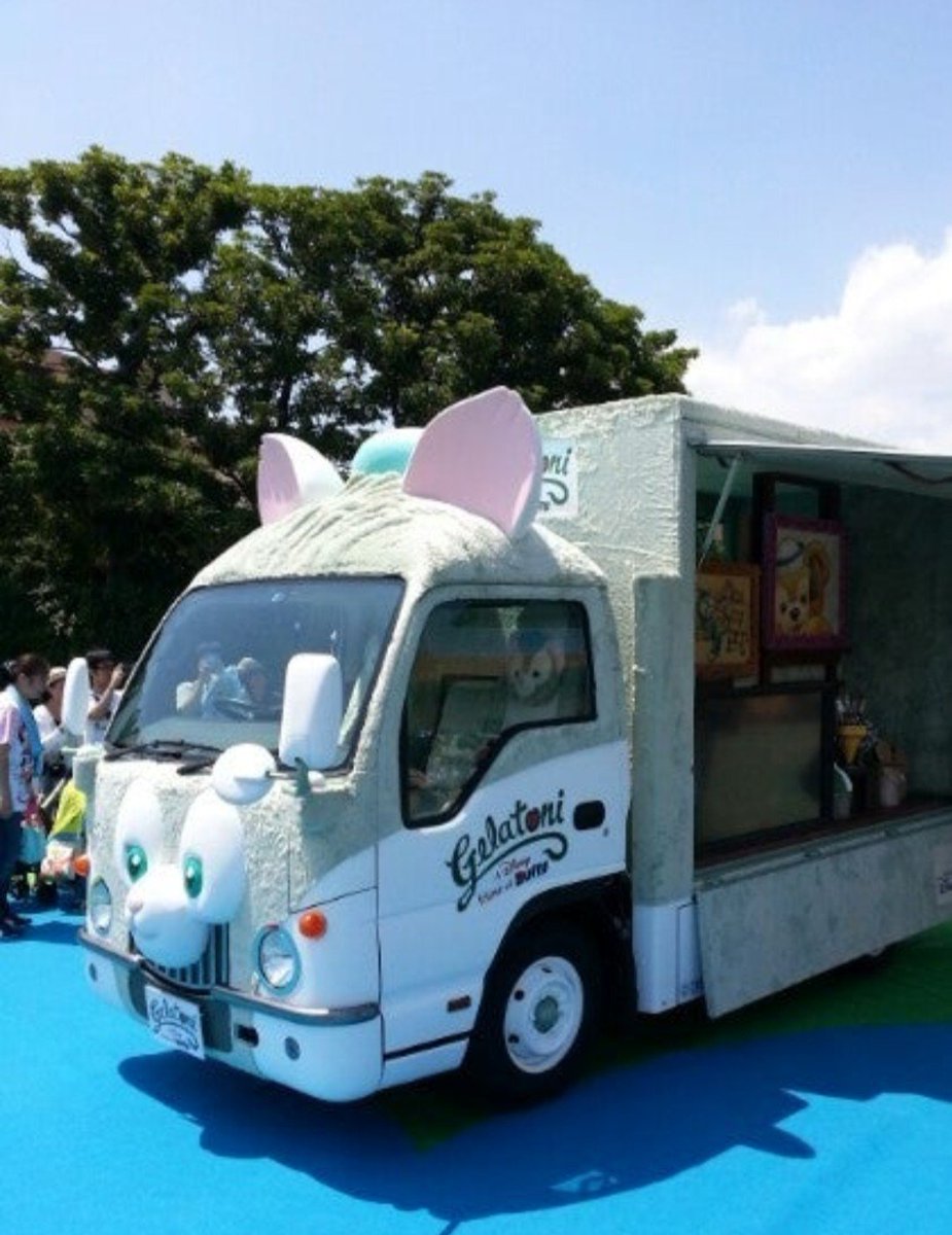 dannyatokuma's tweet photo. 昔、#公道で出会ったダッフィーバス、#シー駐車場で見たジェラトーニトラックにゃ〜✨️ https://t.co/fF5wax9WqZ