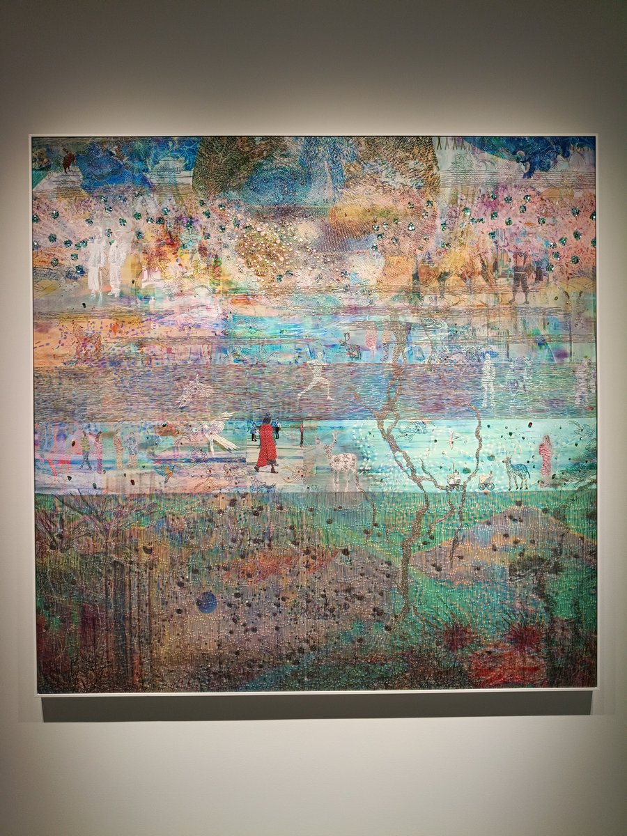 grapeyouth's tweet photo. 観るだけのアートと買えるアート、後者の比重がどんどん高くなっている、絵肌を間近でまじまじと眺め尽くしたい願望、いついかなる時も感動できる日常の必要性が高まっている https://t.co/GjYSIh6KMu