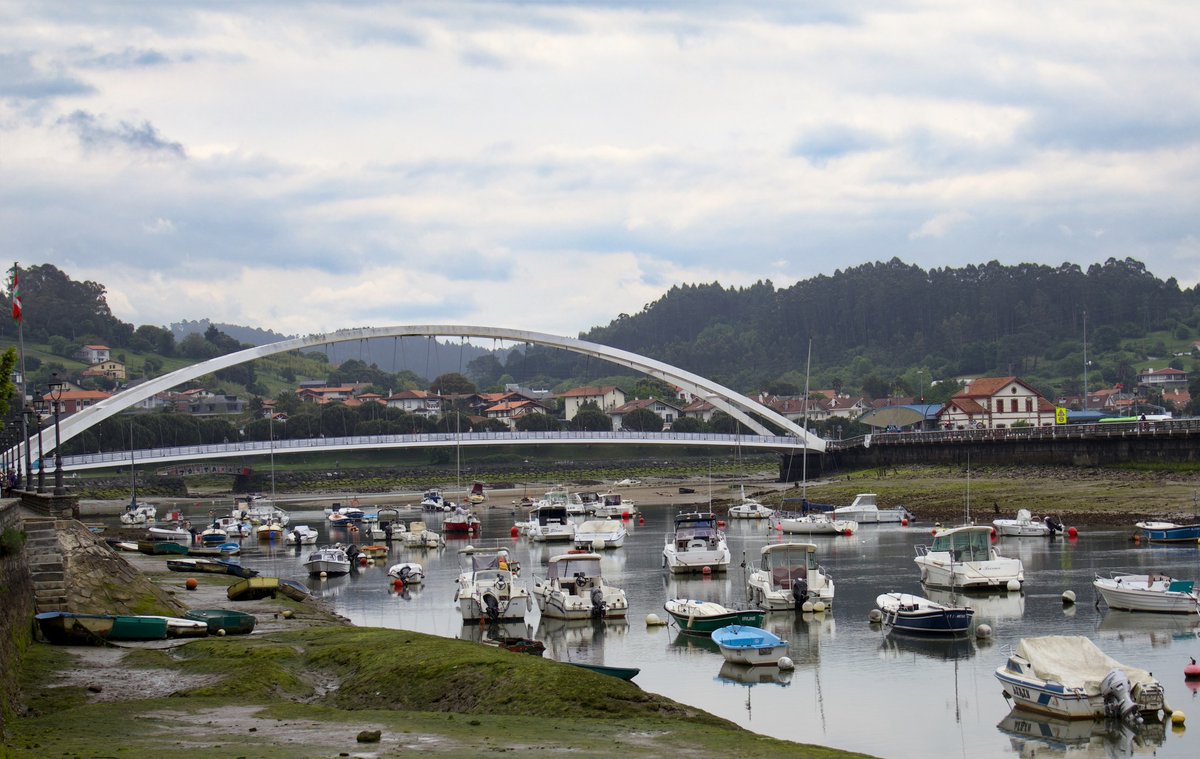 JoelDavanzo's tweet photo. The Plencia estuary, calm boats, and a slower pace 🌊⛵ 
A place where everything seems to be exactly where it belongs https://t.co/ShPza7Eoyv