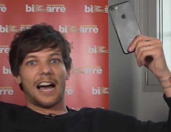 blowjobrrry's tweet photo. Louis following a larrie randomly on a Saturday morning https://t.co/PeD3vgs1ks