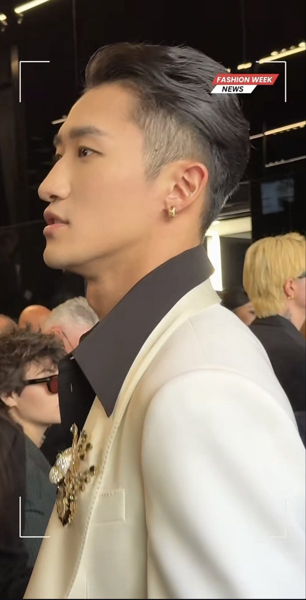 babyh1kachu's tweet photo. 横顔😭😭😭😭
#岩本照 #DolcheGabbana #DGxHIKARU #DGSS27 https://t.co/NyC2lAaGms