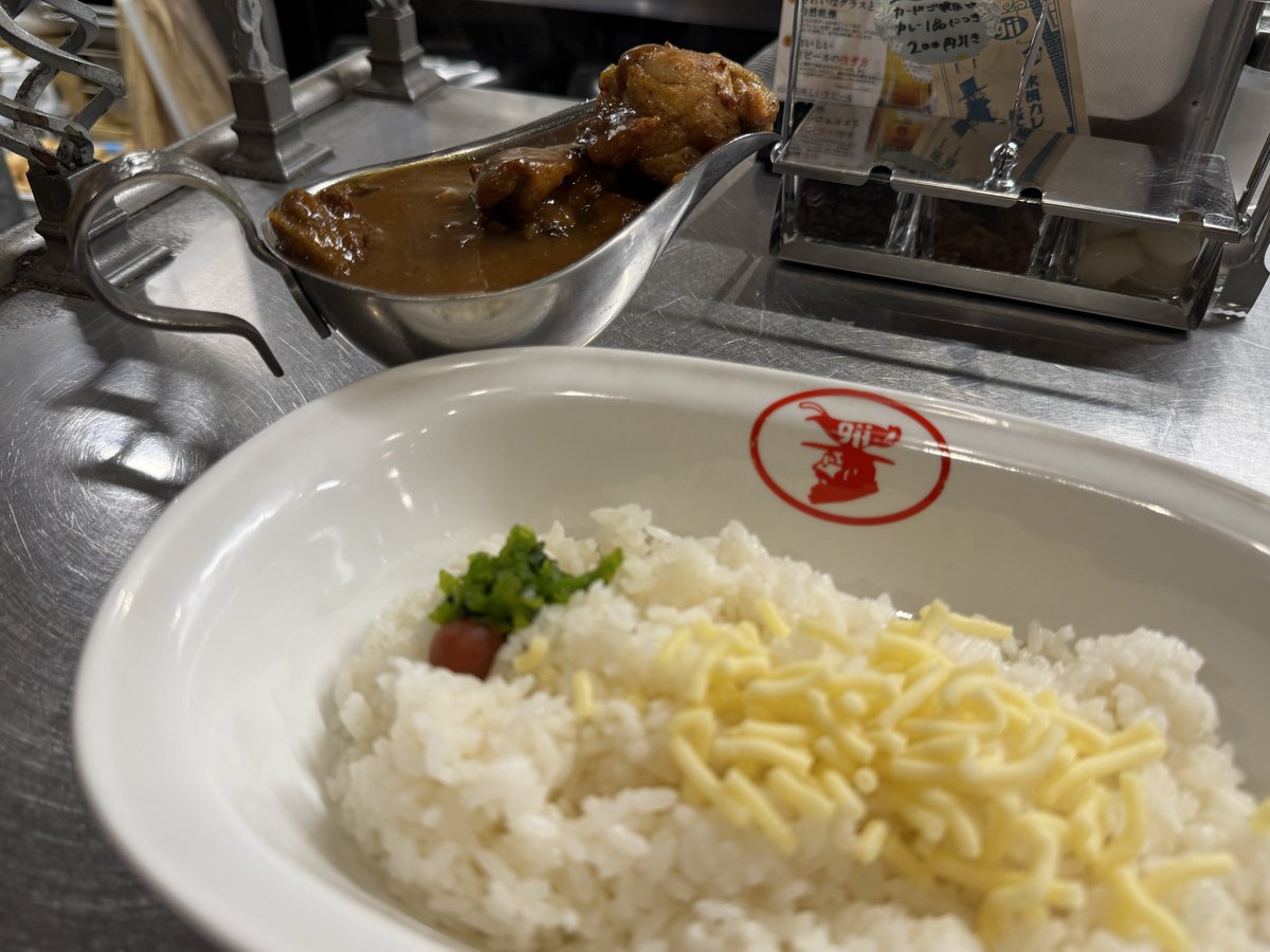 NEMU0317's tweet photo. 悩んだ結果、前から行きたかったGiiさんのチキンカレーにしました🍛ゴロゴロチキン最高！ https://t.co/FjG3vK6xvG