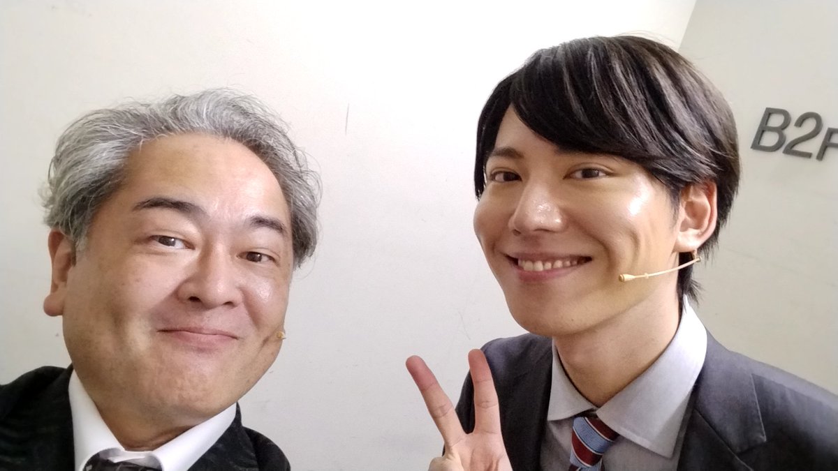 yacky090909's tweet photo. なんとか時間を見つけて
チーム泰山　超優秀な秘書
貝原茂平役の山崎大輝さんと
写真を撮ってもらったのです

はじめましての大輝さん
舞台上でもとかく面倒かけてます

舞台上どっちかが出てる時が多いので　タイミングを見計らった貴重な１枚 https://t.co/YKbjZzvp8f