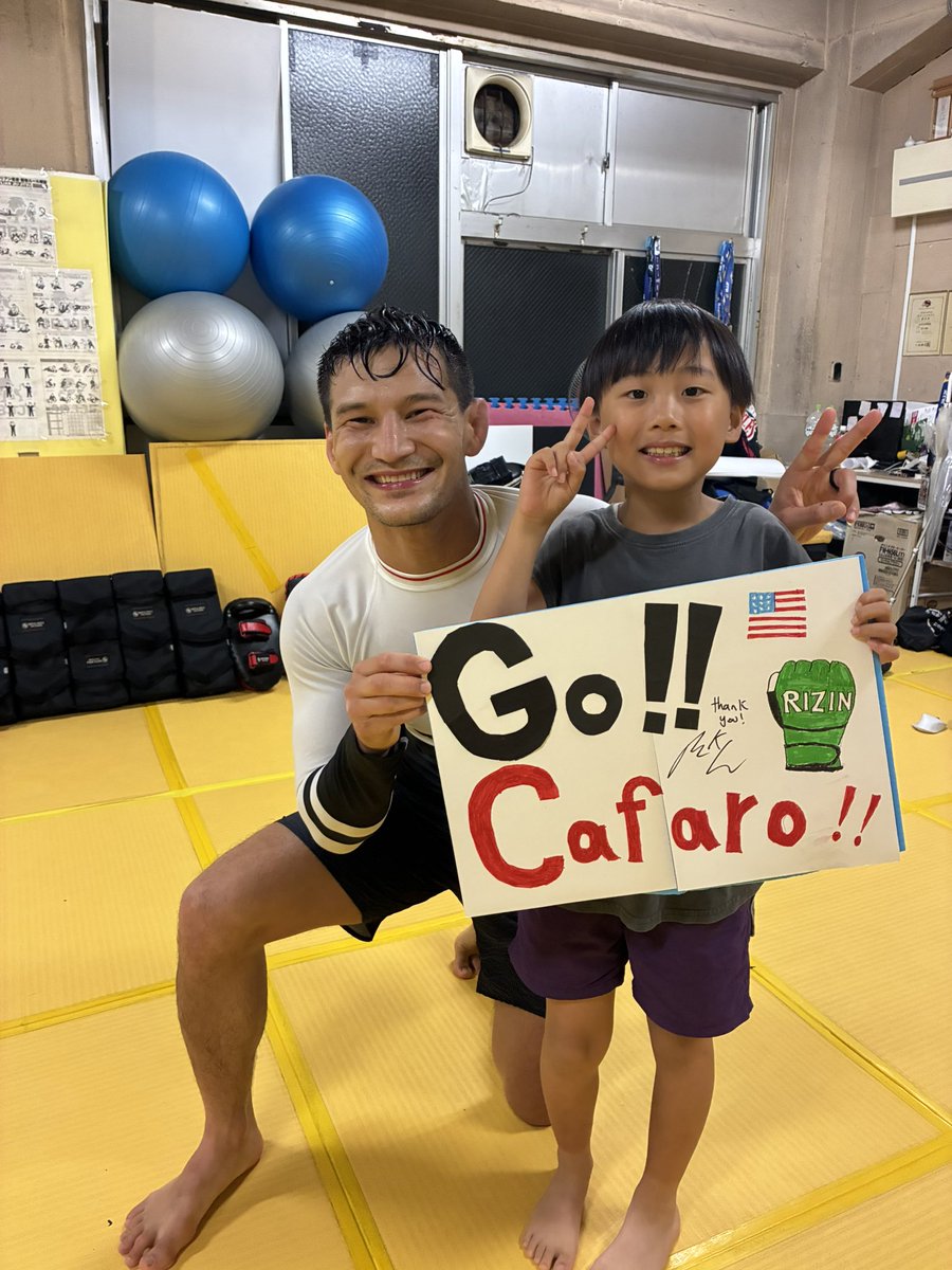 095bjj's tweet photo. いろんなご縁が繋がり、RIZIN LANDMARK 16 in NAGASAKIに出場するライアン・カファロ選手が当ジムで練習してくれました。

会員の見学を許可していただき、ありがとうございました。
ファンサービスが素晴らしい！一気にファンになりました。

とにかくベストコンディションで当日を迎えてほしいです。 https://t.co/GOGINwur0o