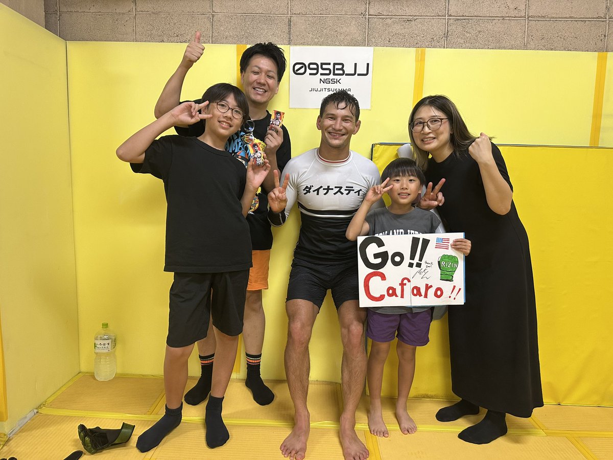 095bjj's tweet photo. いろんなご縁が繋がり、RIZIN LANDMARK 16 in NAGASAKIに出場するライアン・カファロ選手が当ジムで練習してくれました。

会員の見学を許可していただき、ありがとうございました。
ファンサービスが素晴らしい！一気にファンになりました。

とにかくベストコンディションで当日を迎えてほしいです。 https://t.co/GOGINwur0o