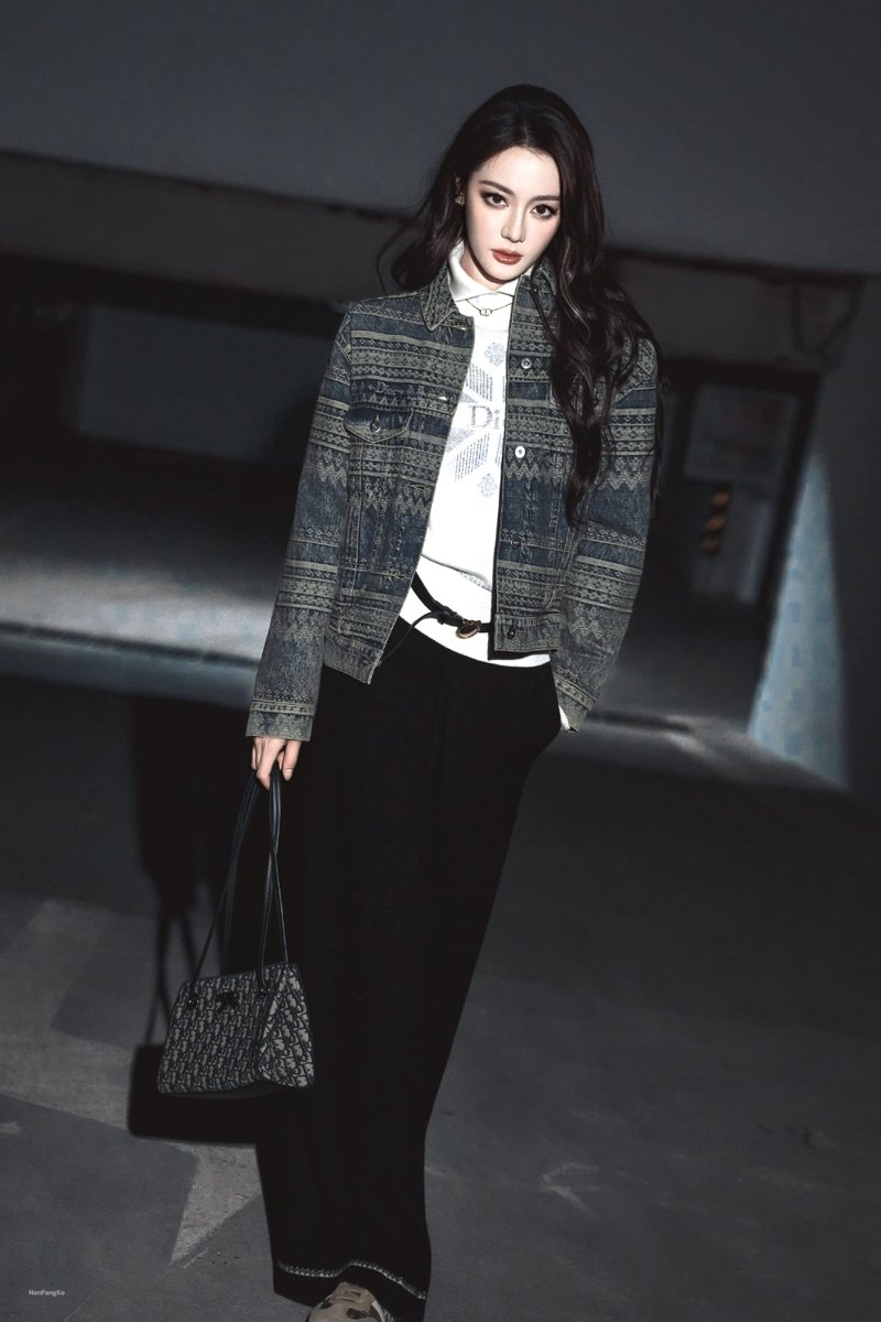 Dilraba_fans's tweet photo. 你和星星一样惹人心动💓
#Dilraba
#DiorSS27
@Dior https://t.co/GDEVP1kK25