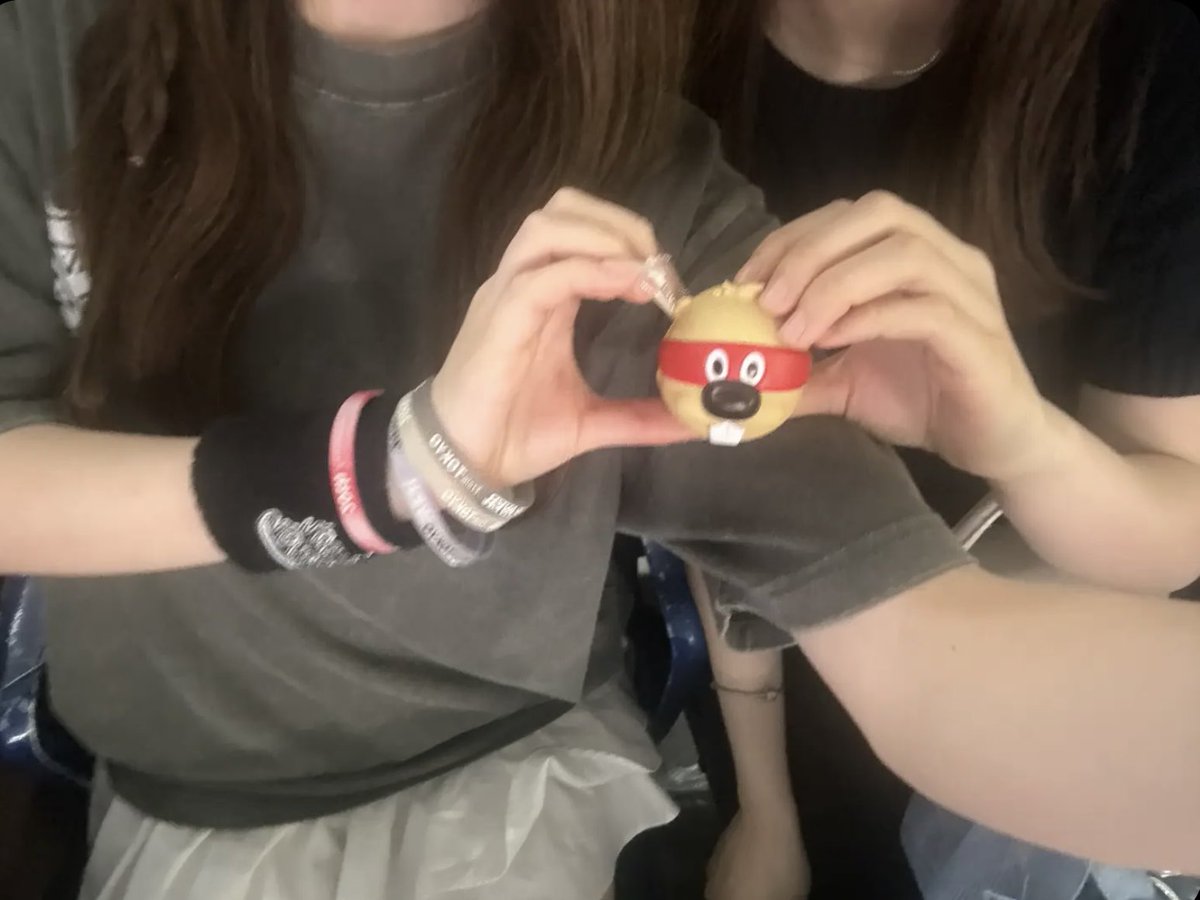 s2spbv's tweet photo. 2日目の眺めはこんな感じ！アリーナ��スタンドで見え方は全然違うのに、1対1なのはどこでも変わらなくてかっこよかった😫⚡️💜 https://t.co/1bEqmGtCjE