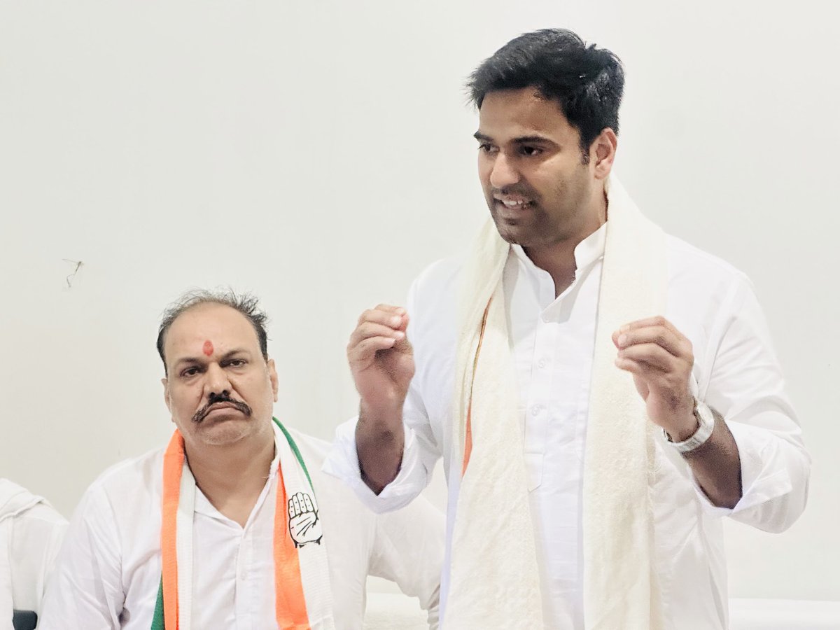 varunchoudhary2's tweet photo. आज मिर्जापुर में शहर एवं जिला कांग्रेस कमेटी के पदाधिकारियों और कार्यकर्ताओं के साथ बैठक कर संगठन की मजबूती और आगामी विधानसभा चुनाव 2027 की तैयारियों को लेकर महत्वपूर्ण चर्चा की।

हर बूथ तक संगठन को मजबूत करने और जनता की आवाज़ को मजबूती से उठाने का संकल्प लिया। https://t.co/MfpRj9Wm13
