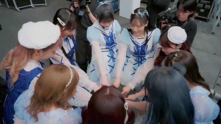 faridah_ryzka's tweet photo. #AqoursDocumentary 1 year ago 🥺❤️

#aqours #lovelivesunshine
#families #lovelive https://t.co/rvlQJTT0F0