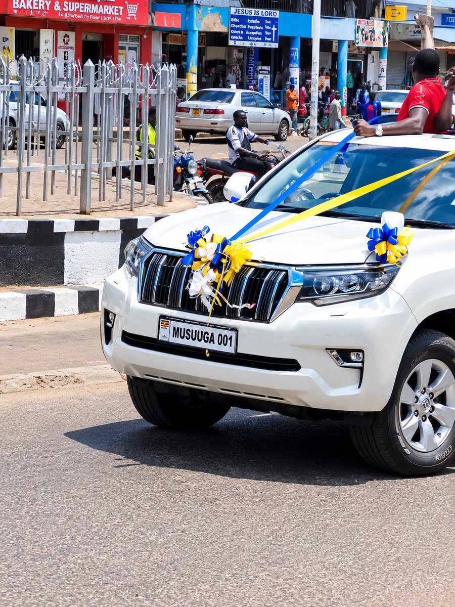 877babafm's tweet photo. A brand-new vehicle designated for Tooro Kingdomβs Head of the Babiito Royal Clan, Musuuga Charles Kamurasi.
#Babafmupdates https://t.co/WAO2Laqe0n