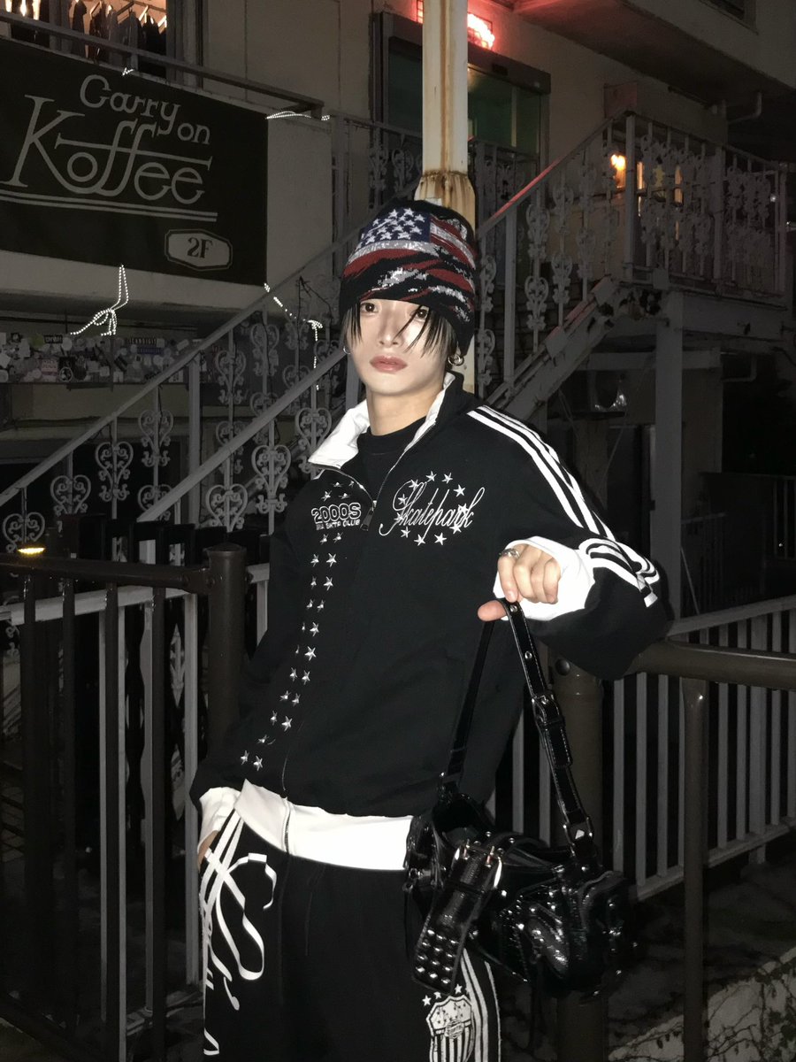 3_zik_x's tweet photo. こういう服装はモテるよね？ https://t.co/ilaV2bU11I