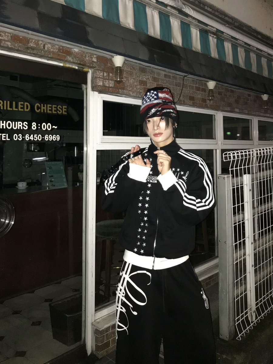 3_zik_x's tweet photo. こういう服装はモテるよね？ https://t.co/ilaV2bU11I