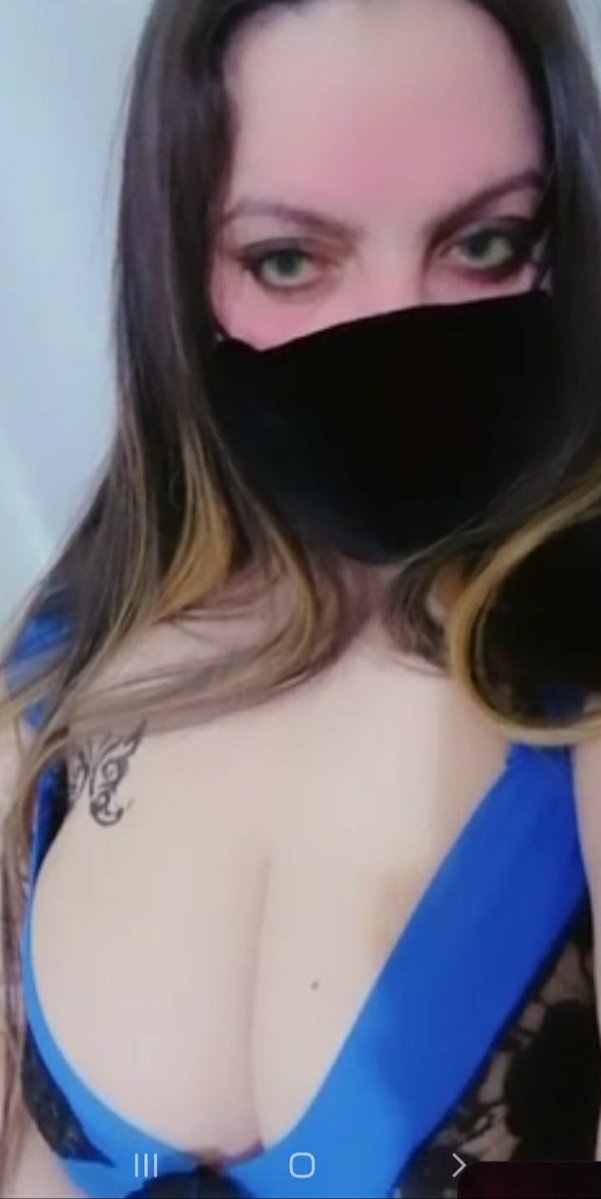 liywex's tweet photo. لايمكنك هزيمتها ... 
فلديها عينان فاتنتان وشامه موقعها يقتلك  
هذه هي ملاك 🖤 https://t.co/g9UdeEnYcR