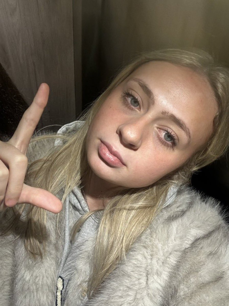 goddeesssbrook's tweet photo. Just a girl who wants to do ATM roleplay 𖥔 ݁ ˖𓂃.☘︎ ݁˖
#findomdrains #findom #findomuk #soles #footfetısh #feetworshi̇p #goddess #bratty #blonde https://t.co/jyIdKPEDXI