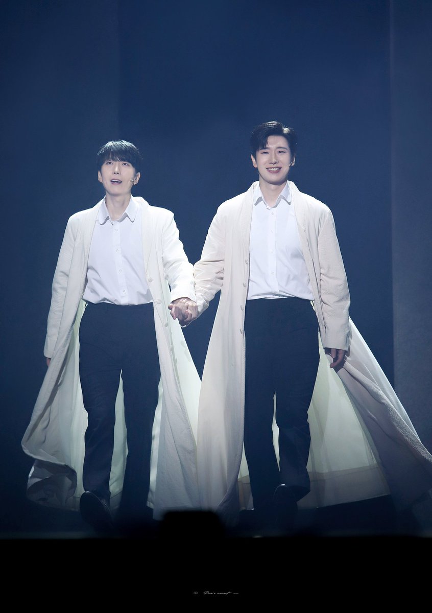vienna0425's tweet photo. 둘이 동시에 입벌렷다가
동시에 입꾹한게 귀엽다 https://t.co/OPupa1zuC6