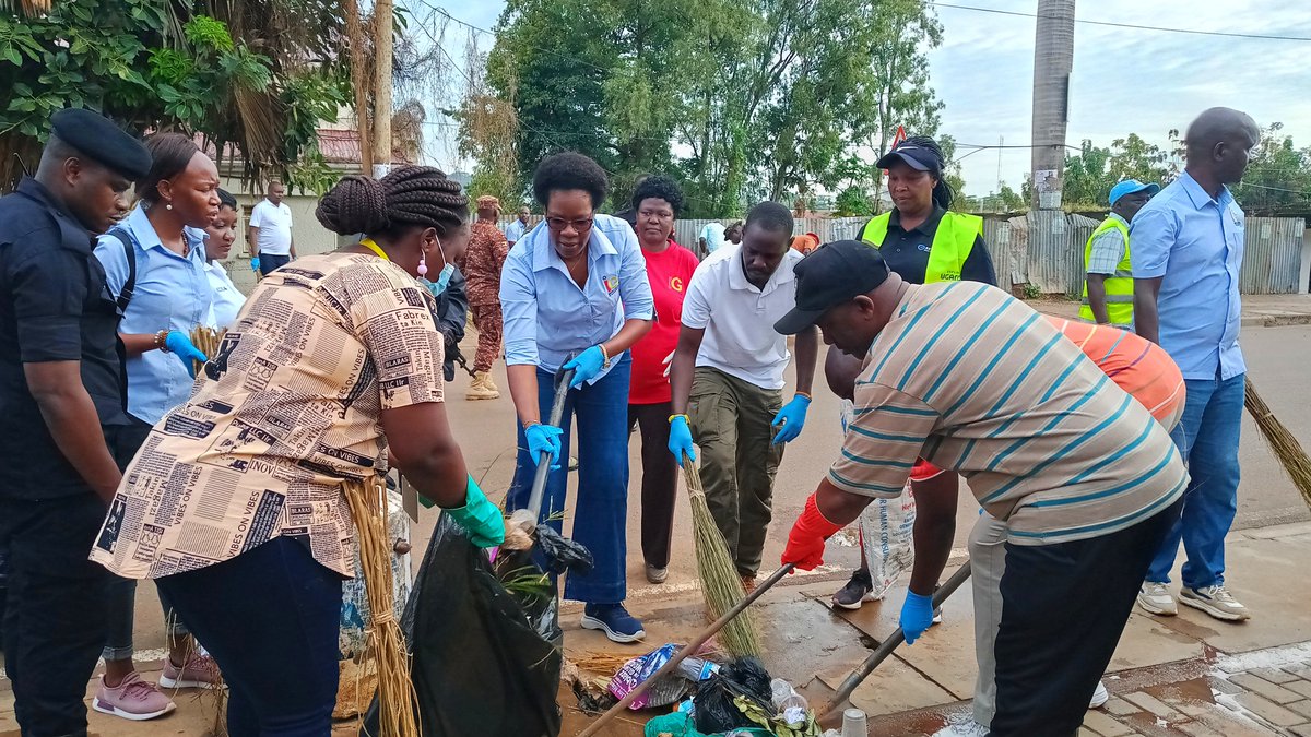 ObalimTonny's tweet photo. Today, I joined fellow leaders and community members in the National Cleaning Day activities in Laroo-Pece Gulu City.

A clean city starts with all of us. I appreciate everyone who came out and contributed in one way or another.

Thank you for showing up.

#NationalCleaningDay https://t.co/2HsWvOsg0y