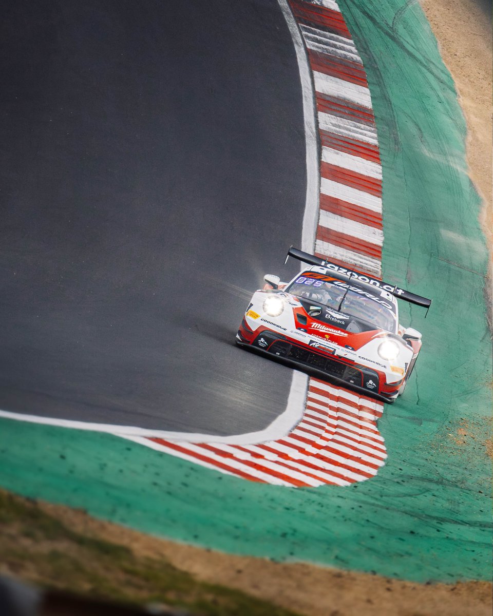 emilysmith64959's tweet photo. It’s race day! Can’t wait to see these battle it out on track. https://t.co/ATAeuRL0kd