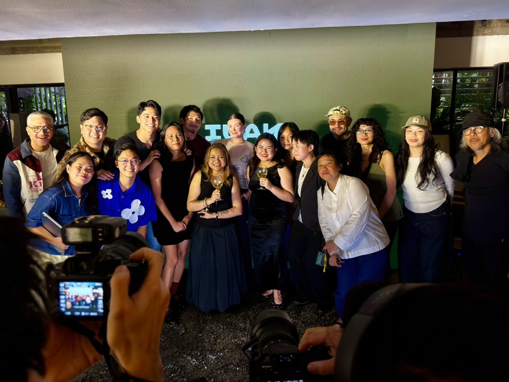 heyrow's tweet photo. This is ILAYA ILAYA STUDIOS. :) @tonetjadaone @reignraingoaway https://t.co/QMUErAewXX
