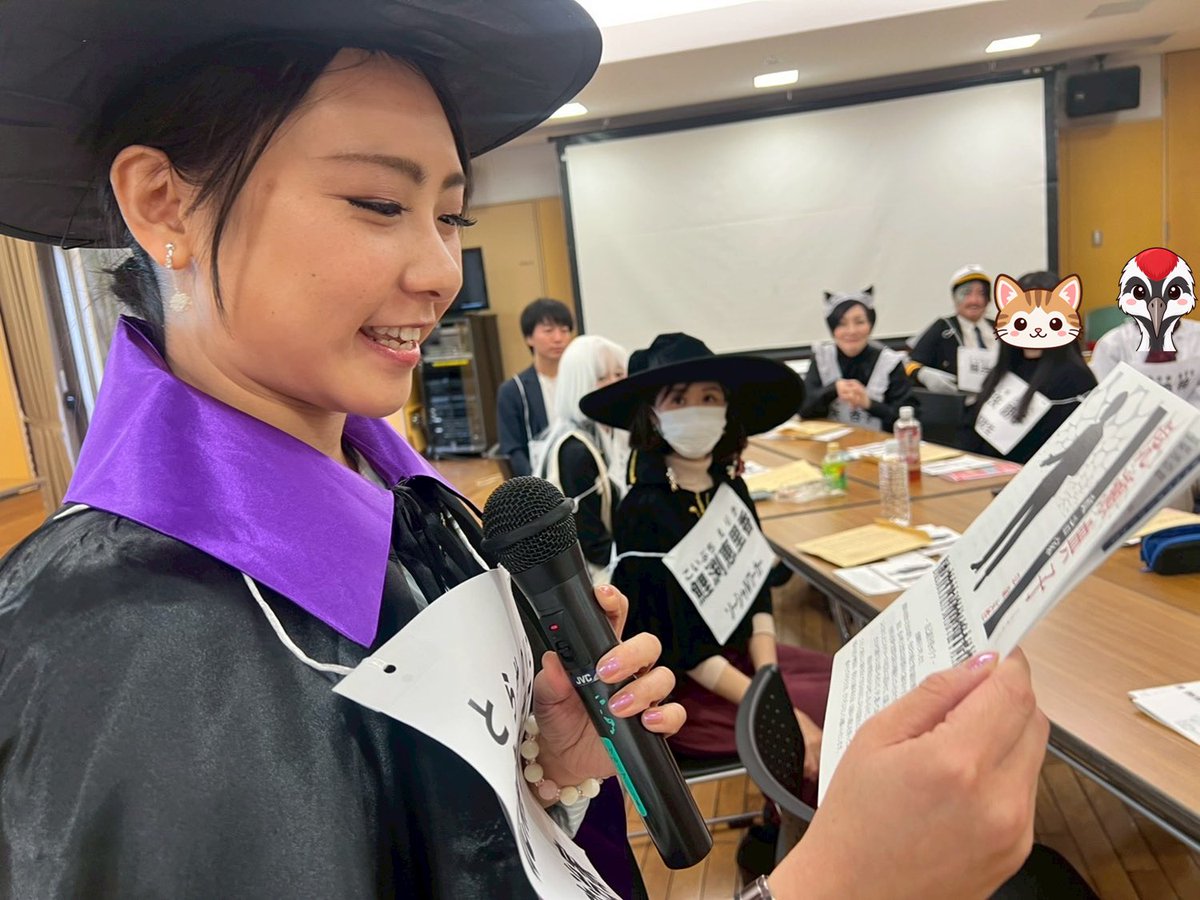 ChezLien_h's tweet photo. 【乗船者紹介 21/30🚢】

30人公演型マーダーミステリー
『幽界航路 神在クルーズ』

虎瀬 典子（とらせ のりこ）｜52歳｜政治家

地方議員を務める女性。
出雲とは友好都市の縁があり、仕事で訪れる予定だったところ、このクルーズの広告に惹かれて応募したそうです。

「政治の世界はなかなか忙しいもので、こうして皆さんと旅を共にできるのは久しぶりの息抜きになりそうです」

2枚目は、2025年公演で生まれた“一人の虎瀬典子”。

前回の虎瀬は、30人の中で周囲をよく見ながら、人の言葉を拾い、場をつないでいく存在でした。

キャラクターを受け取ってから公演当日まで、どんなふうに虎瀬典子を作っていったのか。

作者・密臣の投稿は引用元へ👇

※2025年公演参加者の写真は、ご本人の掲載許可をいただいています。

#幽界航路乗船者名簿
#幽界航路神在クルーズ
#虎瀬典子