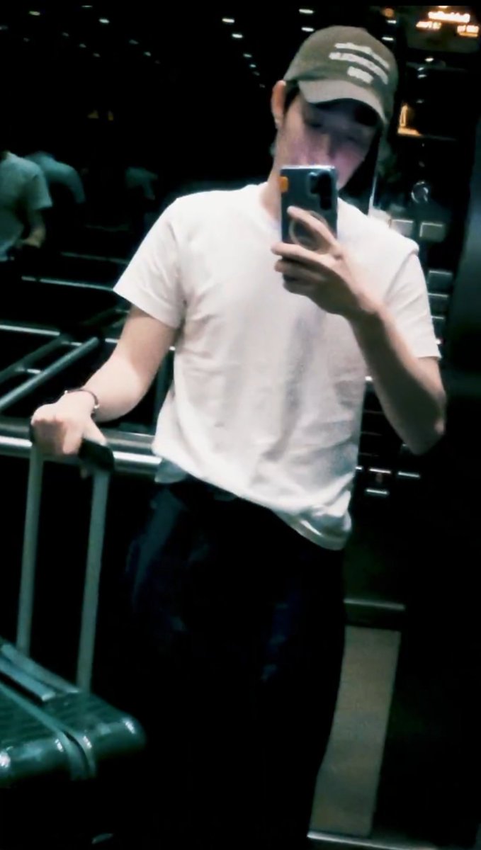 sorjorkai's tweet photo. ตั้งแต่ไอเจอยูนะ มิลานก็ไม่เหมือนเดิมอีกเลย 

เก่งมาพี่เติ้ล ทุกวินาทีที่อิตาลีพี่เติ้ลทำได้สมบูรณ์แบบมาก ๆ ขอบคุณเป็นแรงใจ เป็นแรงบันดาลใจให้คนมีฝันทุก ๆ คนเลย

TLE FIRSTONE AT MFW 2027
#MOSCHINOSS27xTLEFIRSTONE
#TLE_mtm @TLE_mtm https://t.co/02GaeeaFml