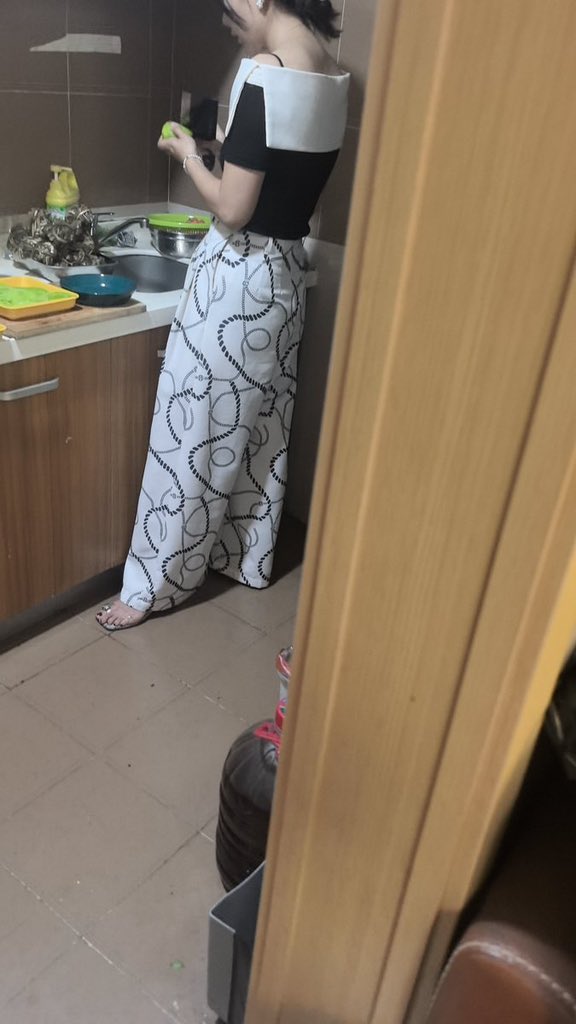 Satendr05443835's tweet photo. 邀请几个推友，夫妻朋友，来家里吃蟹喝酒，吹牛逼，有空的？私信我 https://t.co/O4Skz3pQz0