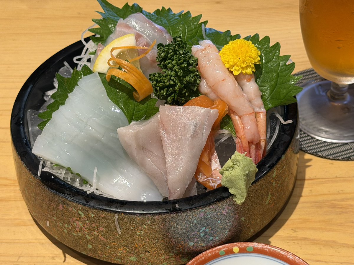 sakura__tokyo's tweet photo. まずはビールで、お刺身が美味しくて日本酒に行き、日本酒が美味しくて へしこを頼んでしまう😆 https://t.co/GAAxo8apFb