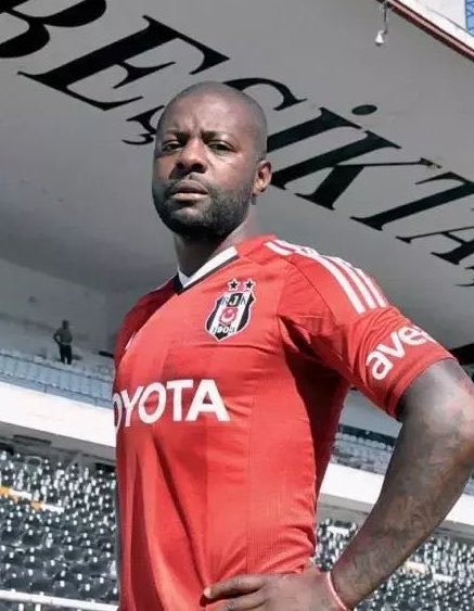 agacliyol_'s tweet photo. 🗣️Ecem Dinçkal: Mario Gomez mi? Sen mi?

🗣️Pascal Nouma: Ben. Neden biliyor musun? Beşiktaş’ta sadece Türkiye liginde 24 maç oynadım, 18 gol attım ve sıfır penaltı. 
 
Ama onlar 30 gol, 9’u penaltı. Penaltıdan gol atmak çok kolay. Ben öyle sevmiyorum. 
Gerçek forvet ben, gerçek Beşiktaşlı ben.