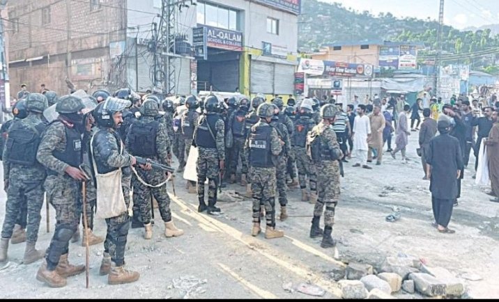 AJKAisha's tweet photo. Tear gas and confrontations with security forces have been reported during recent AJK protests. Civilian safety remains a major concern. 
#AJK 
#HumanRights https://t.co/OQXiZOSwbM