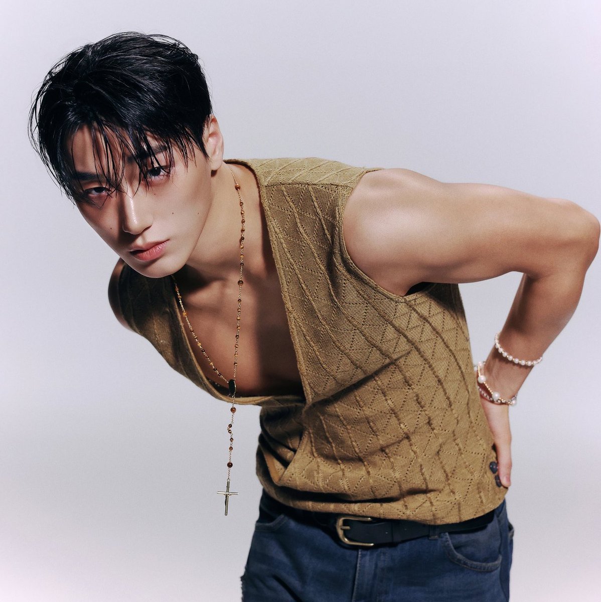 kchartsmaster's tweet photo. KQ Entertainment denies dating rumors involving ATEEZ’s San after a video of him with a woman in Milan circulated online.

— “The woman in the video is a representative of a brand in Milan, and they were on their way to purchase necessary items (…) They were not alone together; a local security guard and a manager were also with them.”

https://t.co/wMxDJAYe0U