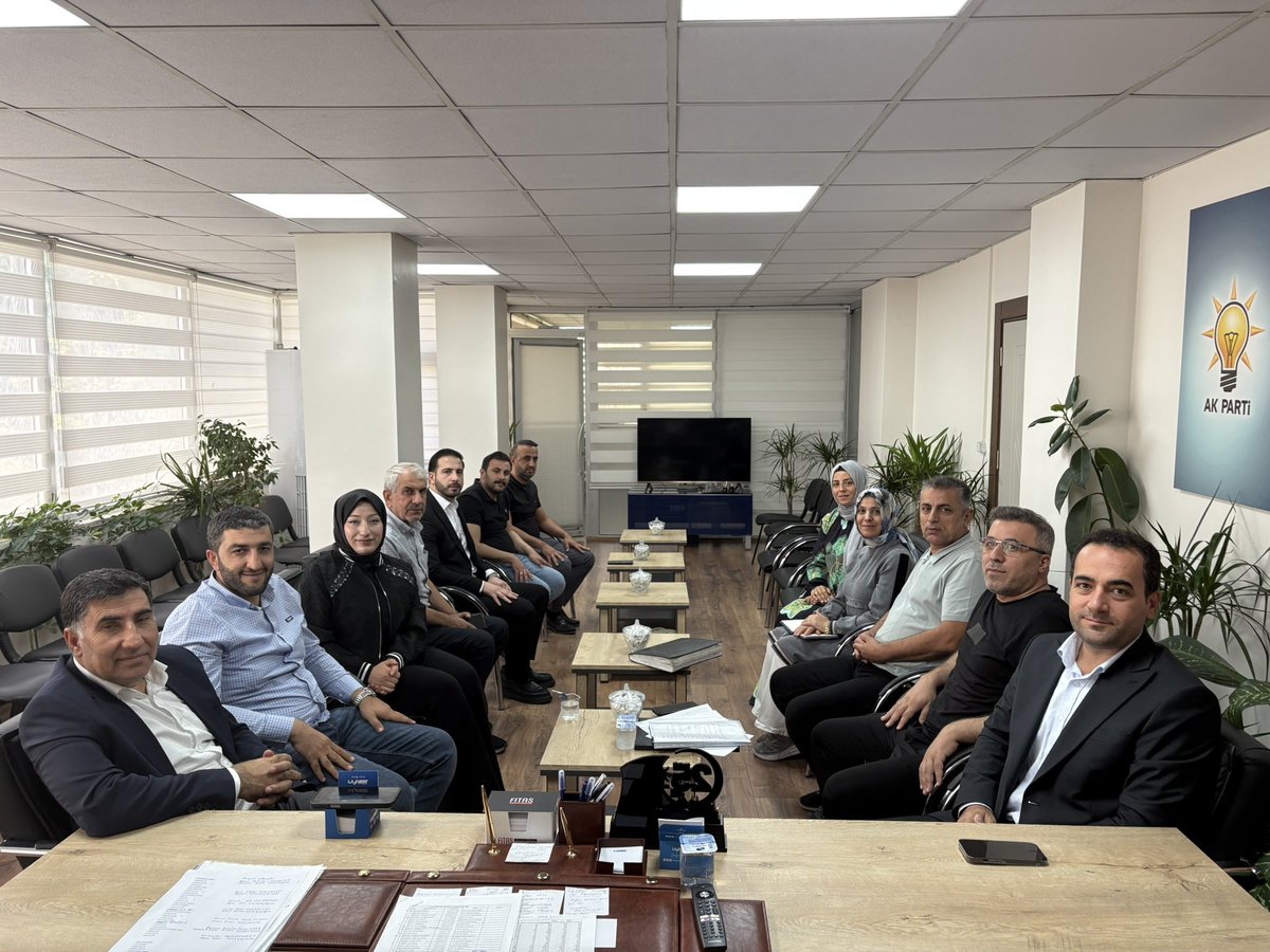 RojdaTurkes's tweet photo. 📍 Kayapınar

İl Teşkilat Başkanımız @davutyildiz21, İl Bilgi İşlem Uzmanımız @ByBabayigit ve İl Teşkilat Başkan Yardımcımız @OsmanMerdanoglu ile birlikte;

#Kayapınar İlçe Başkanımız Sayın @Srknkhrmn21 ve 3 kademe ilçe teşkilat başkanlarımızla bir araya geldik. https://t.co/1MFz7GAlZ8