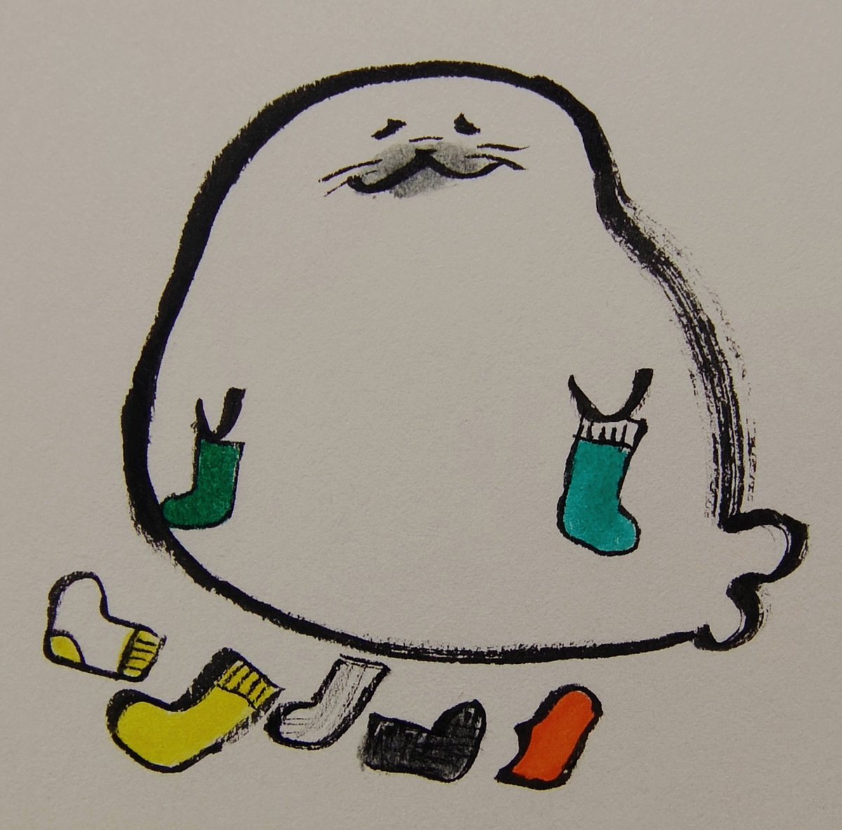 jissunboshi96's tweet photo. なぜかいつも靴下の片方が無くなってしまうアザラシを描きました。 https://t.co/XLEqxNrSu8