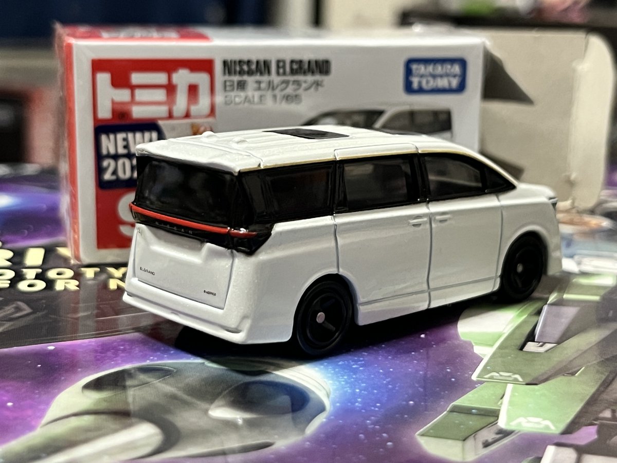 COROLLA_210's tweet photo. トミカのエルグランド
バンパーの分割ラインが無いおかげである意味デザイン的に正解出してて良い
本来こうしたかったのかなぁとか色々妄想できる https://t.co/Gx9bOdMl44