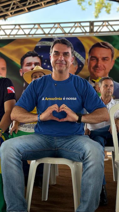 shaggy27k's tweet photo. O tanto de esquerdista que de dia fica militando mas a noite idolatra esses deuses na terra aqui, curte ai ninguém vai saber que o que tu gosta mesmo é macho de direita que te odeia https://t.co/alzxVjePvj