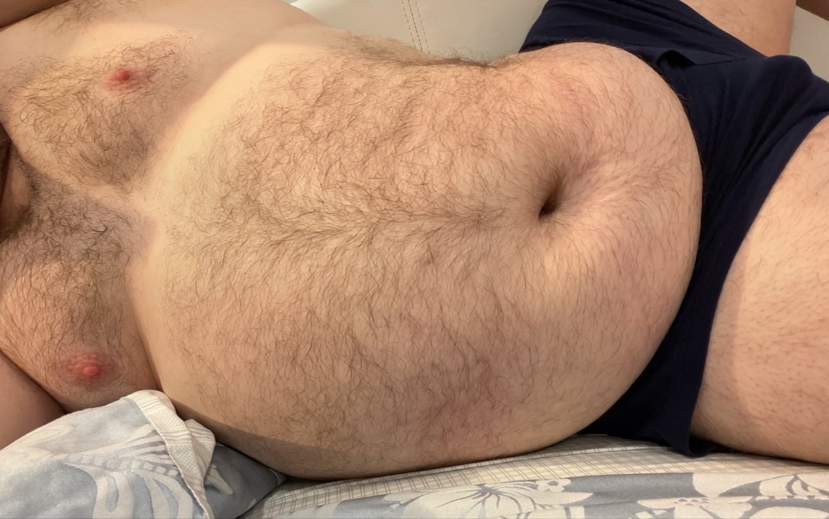 MMahvag's tweet photo. All belly after a dinner of brisket and fries. #gaybear https://t.co/B4tyOIC5Wy
