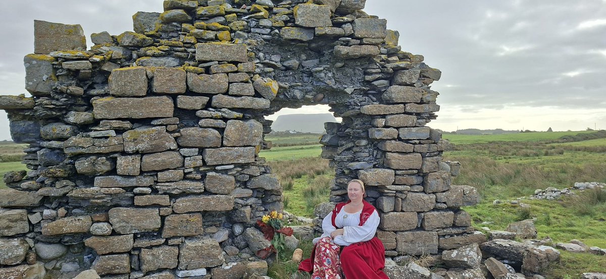 IrlandaTercio's tweet photo. Staad Abbey, Sligo

Here, 12 Spanish sailors of the Armada 1588 were found, hanged from the rafters by english forces

We placed flowers, said prayers, I read poetry, especially written for the occasion.The poem can be read on our FB page

Never forget

En Cristo
Capt. Conchobhar https://t.co/hHOwSmeYft