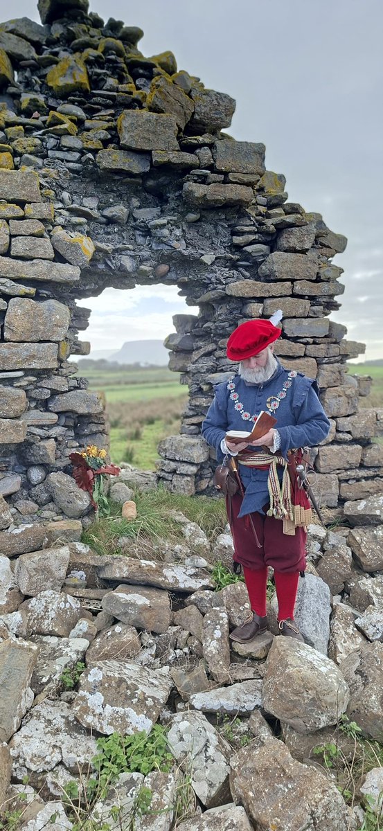 IrlandaTercio's tweet photo. Staad Abbey, Sligo

Here, 12 Spanish sailors of the Armada 1588 were found, hanged from the rafters by english forces

We placed flowers, said prayers, I read poetry, especially written for the occasion.The poem can be read on our FB page

Never forget

En Cristo
Capt. Conchobhar https://t.co/hHOwSmeYft