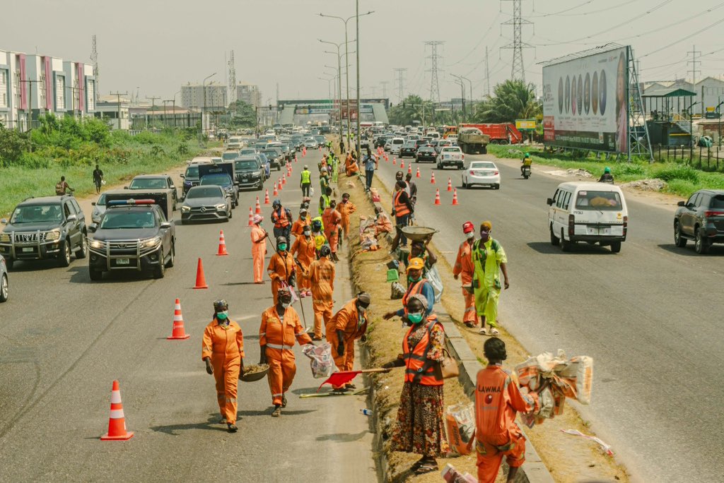 LagosChronicles's tweet photo. Lagos Holds Monthly Environmental Sanitation Exercise in Oshodi, Says Cleaning Alone Is Not Enough

… LAWMA MD says sanitation is a chain, and every link must work for lasting cleanliness

https://t.co/safYPb3Eig

@muyiwag @tokunbo_wahab @Lawma_gov https://t.co/xCRSwQ2mu2