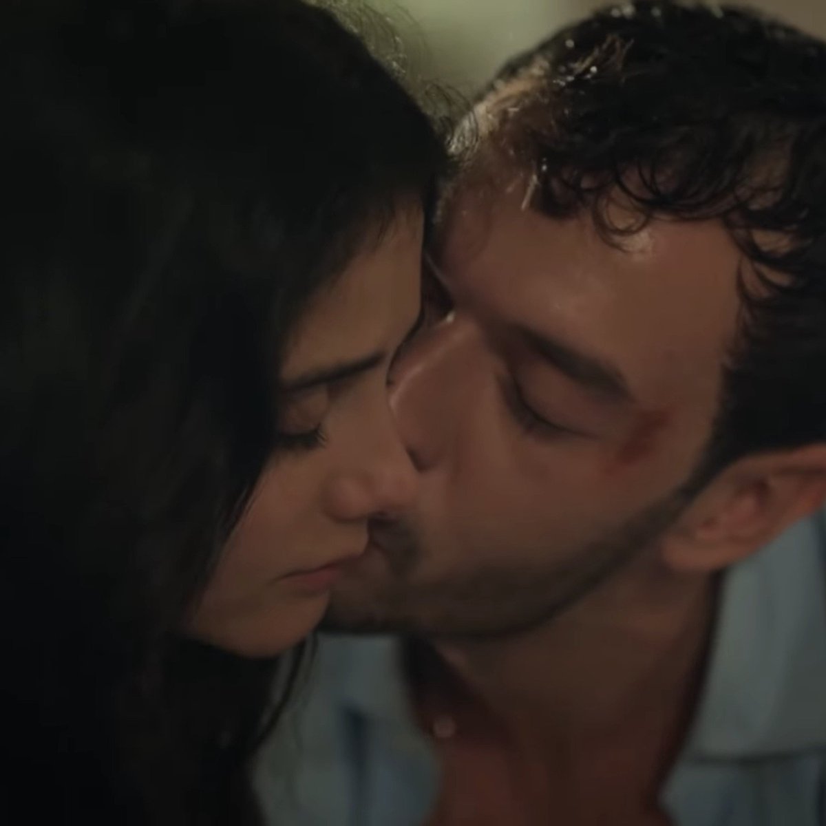 huejiji's tweet photo. There’s just something so special about these kisses in every episode 🥹 It feels so tender and heartwarming, I literally can’t put it into words... 😭💛

​#SevdiğimSensin #DicEr https://t.co/4MfsA8DpI7