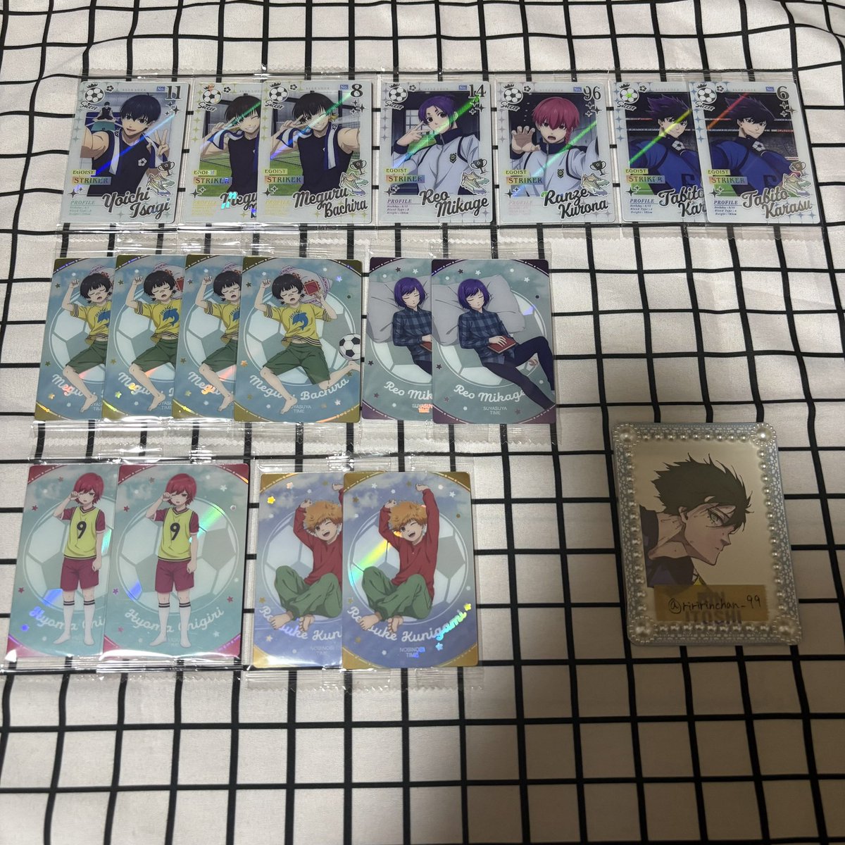 riririnchan_99's tweet photo. 【交換】ブルーロック ウエハース 6

꒰譲꒱ 1枚目(交換のみ)、2枚目(譲渡可:100円/枚)

꒰求꒱ 凛(同種≒シクレ)

※シークレットは複数枚提供可能。ご相談いただけますと幸いです🙇🏻‍♀️
※郵送交換希望🙇🏻‍♀️

お心当たりがございましたら検索外からも
お気軽にお声かけください🌼*･ https://t.co/bbpXvL3AB4
