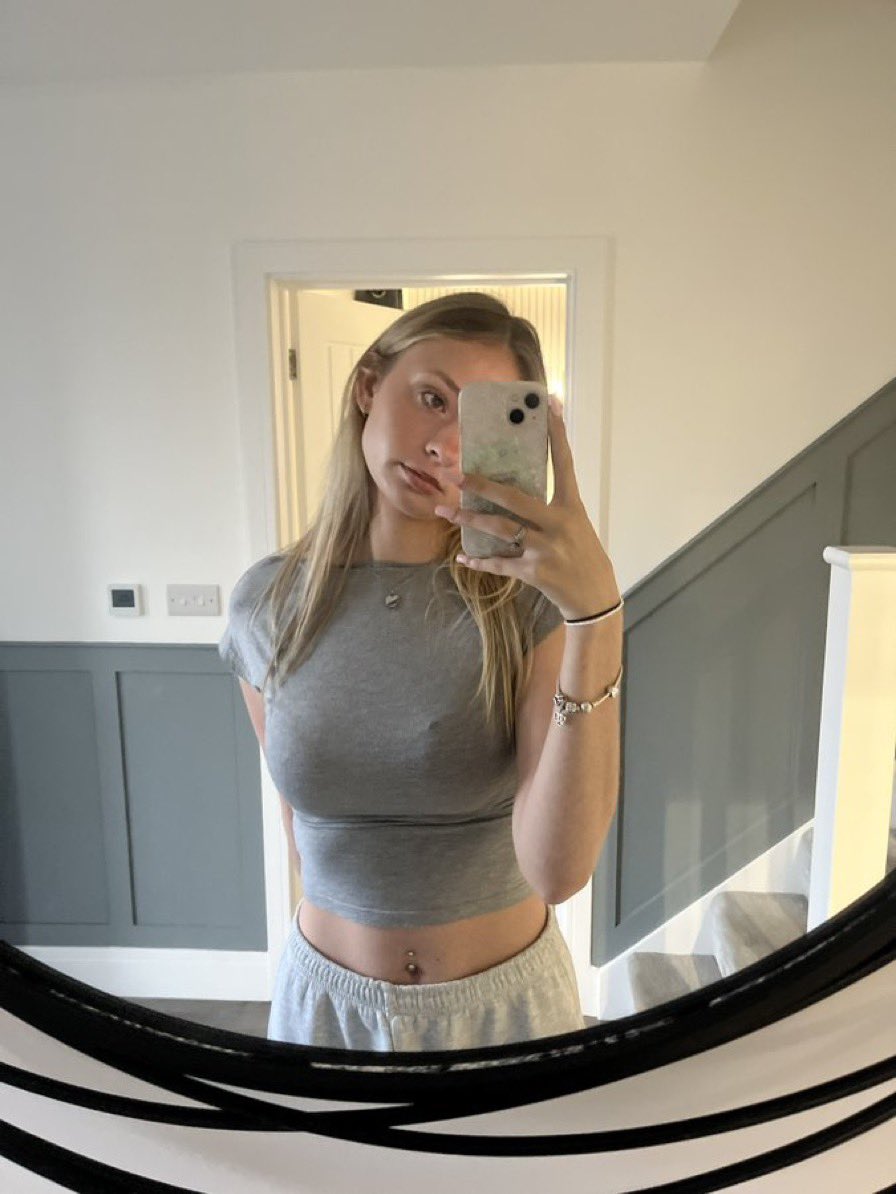 goddeesssbrook's tweet photo. Ughh Ive Never had a triple digit send before, which lucky boy is going to change that?😵💫🧎🏻
#findomuk #findom #dom #drains #goddess #bratty #blonde #goon #paypig #soles #footseller https://t.co/BWejWGiFtm