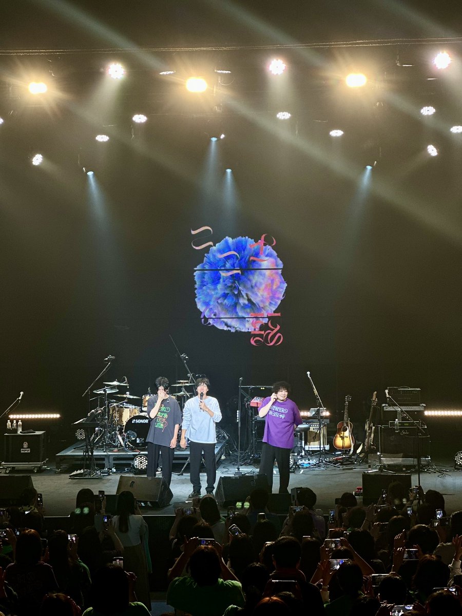 kenesu99's tweet photo. idk i just wanna cry rn 😭😭😭

#flumpool ありがとう！楽しかった！ 🙇

#ここからの歌 https://t.co/ClRxZcmSD5