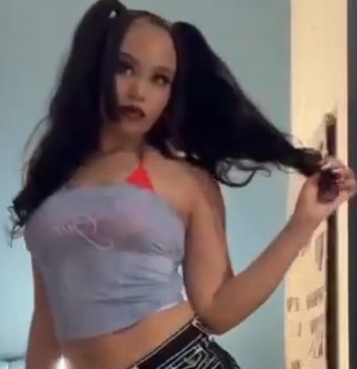 BonsamK61401's tweet photo. Kofi Mole broke up with Moliy because of her new look.
Old Moliy was way better. this one scares him.🥴

Before                                             after 
                                                          surgery https://t.co/WQNtxaZVwn