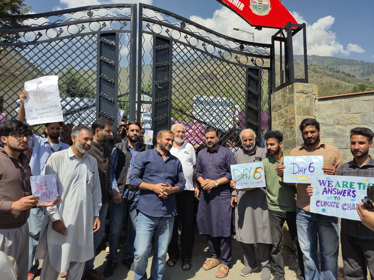 JKFSA_'s tweet photo. Our sincere thanks to PDP’s Ganderbal district leadership, including Bashir Ahmad Mir, @jkpdp for taking the time to meet with the students and hear our concerns.

We appreciate the engagement and the willingness to understand the issues raised by Forestry students and graduates.

@OmarAbdullah 
@IltijaMufti_
@GreaterKashmir 
@Sunil_SharmaBJP 

#ForestryStudents #ForestryHasAPlace #ForesterRecruitment