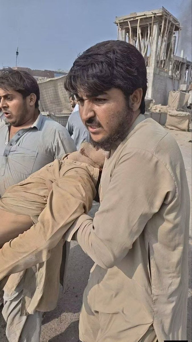 72DEnjoyer's tweet photo. 🇵🇰⚡ Initial reports indicate that a vehicle-borne suicide bomber (SVBIED) targeted an Aman Mela Police Checkpoint in Darazinda, Dera Ismail Khan. 

TTP has taken the responsibility for the blast. 11 individuals killed and more than a dozen injured. https://t.co/QLgBhCcAnR