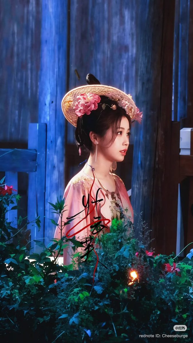 bxckyxoobrb's tweet photo. 여자 드라마 투자자이기도 해서 본인 캐릭터 스타일링에 적극적으로 의견 낸다던데 미감 진짜 뭐냐는 말 나옴😍
촌스럽지 않은 컬러감, 독특한 악세서리, 과감한 실루엣 전부 우아하고 예뻐.. https://t.co/u1UZFNEenL