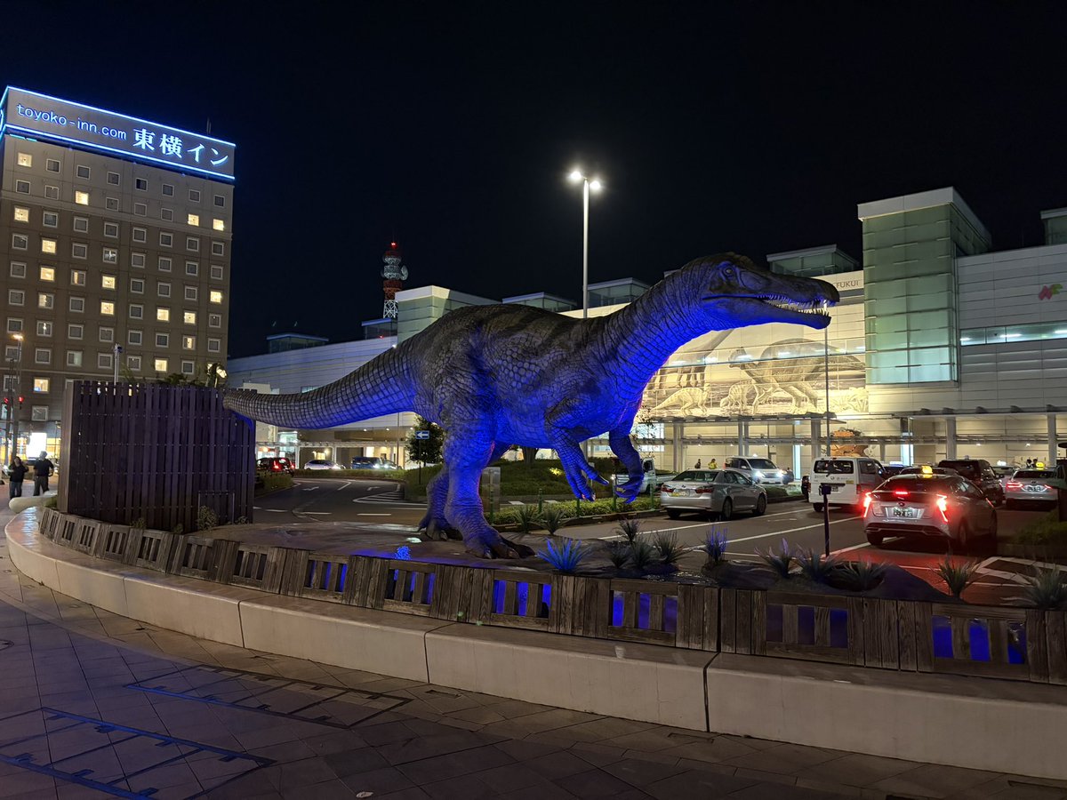 C3199286's tweet photo. 福井駅来た、恐竜いっぱい🦖🦖🦖 https://t.co/M4ZatvDwhl
