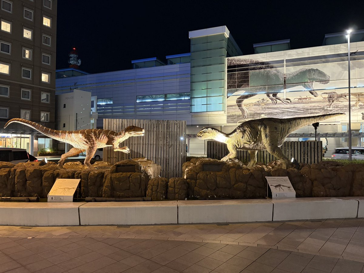 C3199286's tweet photo. 福井駅来た、恐竜いっぱい🦖🦖🦖 https://t.co/M4ZatvDwhl