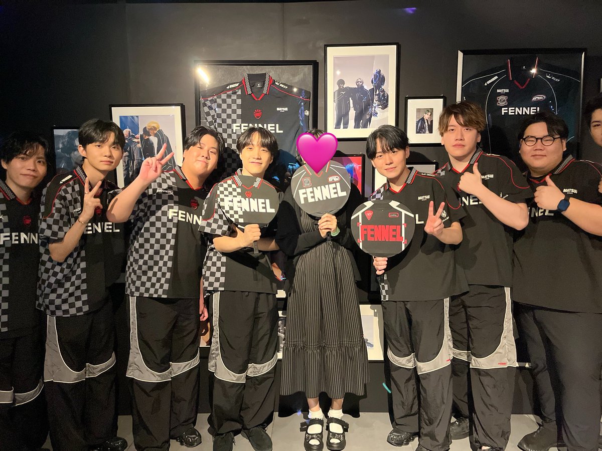 swh_flsz's tweet photo. FENNELのイベント楽しかった！
23でヴァロ部門を知って、24〜26はずっと応援してたから、かなり感慨深かった、、
えーすくんとくるずさんに、ユニうちわの人として覚えられていたのがちょっと嬉しかったです。笑
#FLWIN https://t.co/ZiXurUjocl