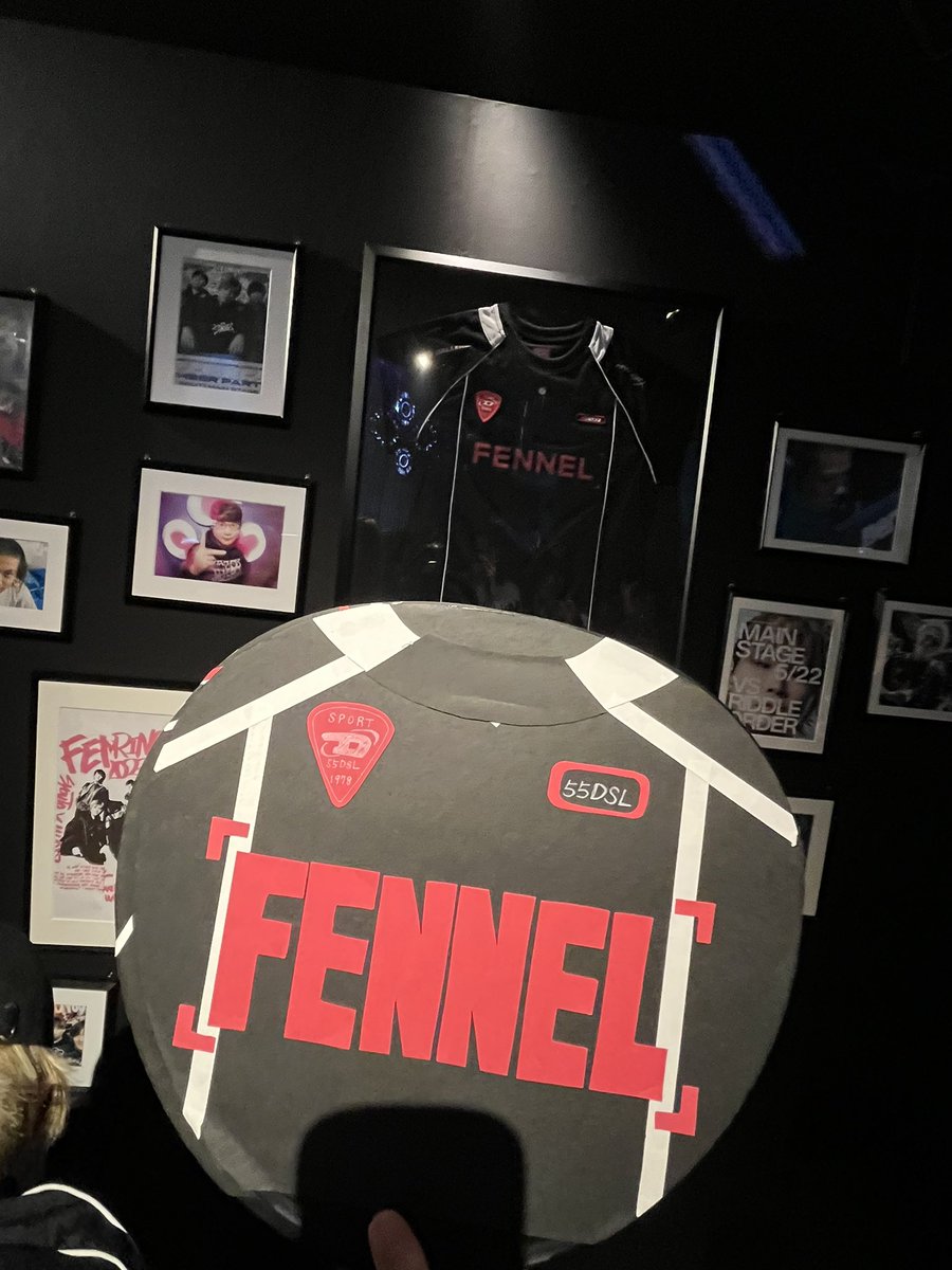 swh_flsz's tweet photo. FENNELのイベント楽しかった！
23でヴァロ部門を知って、24〜26はずっと応援してたから、かなり感慨深かった、、
えーすくんとくるずさんに、ユニうちわの人として覚えられていたのがちょっと嬉しかったです。笑
#FLWIN https://t.co/ZiXurUjocl