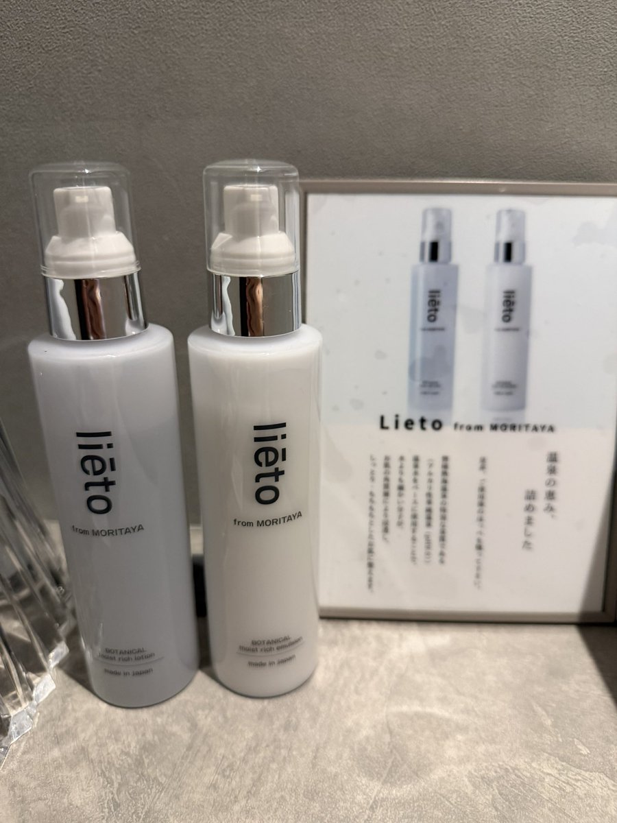onsen_mami's tweet photo. 磐梯熱海温泉の温泉水を使用したオリジナル化粧水やReFaのドライヤーが備え付けてあります🫧冷蔵庫に入ってる水、お茶、ビールは無料で飲めます🤤🧡 https://t.co/KX6djli2om